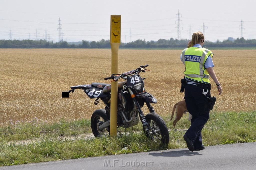 Schwerer Krad Pkw Unfall Koeln Porz Libur Liburer Landstr (Krad Fahrer nach Tagen verstorben) P069.JPG - Miklos Laubert